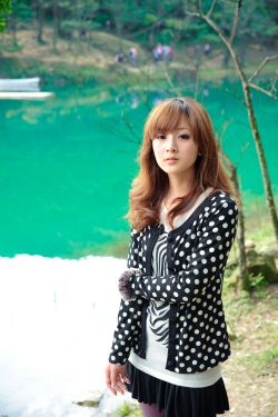 台灣美女模特果子MM《新山夢湖外拍》
